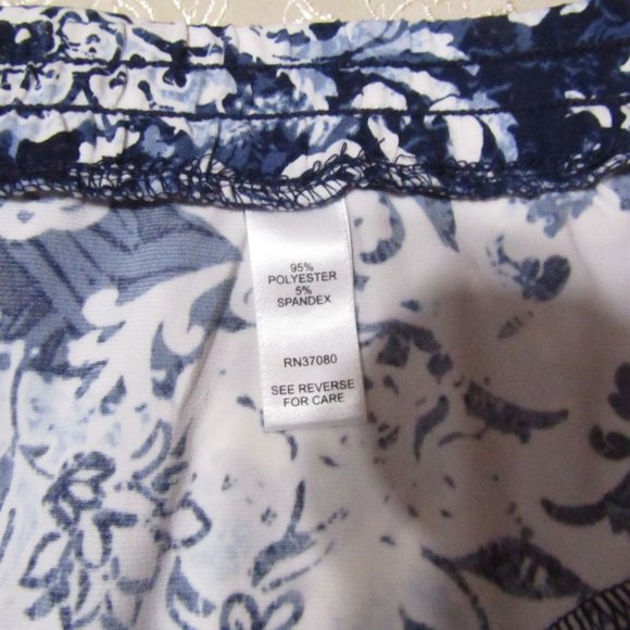 Cato womens skirt size L pull on wide elastic band white with blue floral prints - Picture 7 of 13